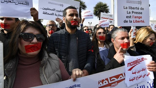 Tunisian journalists demonstrate to denounce “state repression”