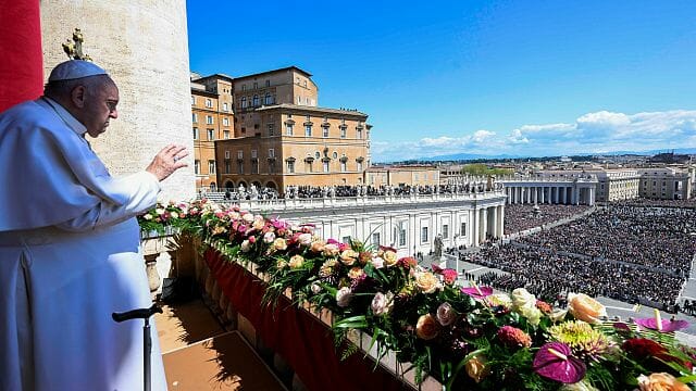 Pope Francis condemns ‘stumbling blocks’ to peace in Easter message