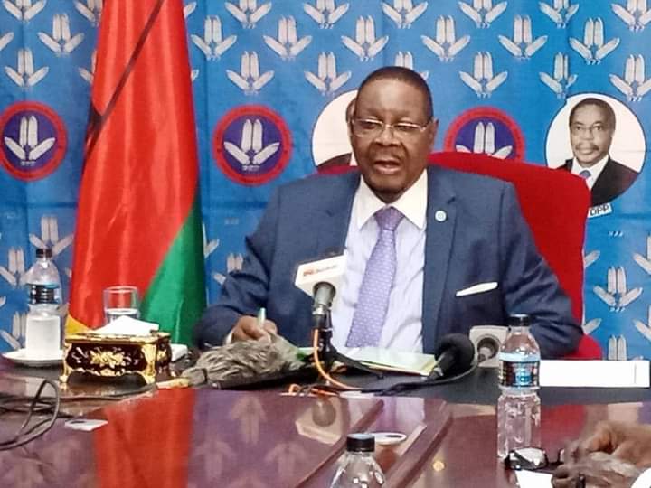 “It’s a pity that Malawi don’t have a leader”-Mutharika mocks Chakwera