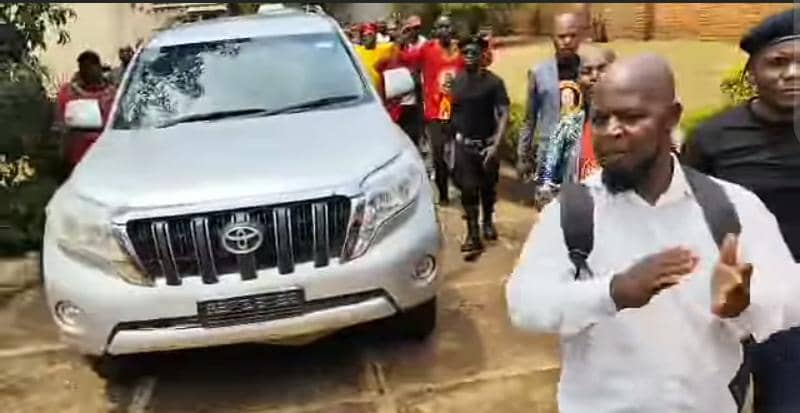 Dalitso Kabambe Collects Nomination Form for UTM Leadership Race