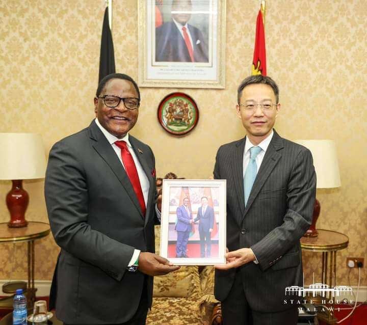 Chinese envoy Zhou bids farewell to Chakwera