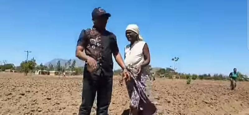 Vice President Michael Usi distributes fertilizer and maize seeds in Chiradzulu and Phalombe