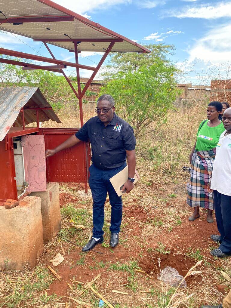 PIL donates MK7.8 million solar water pump to Malomo Health Centre