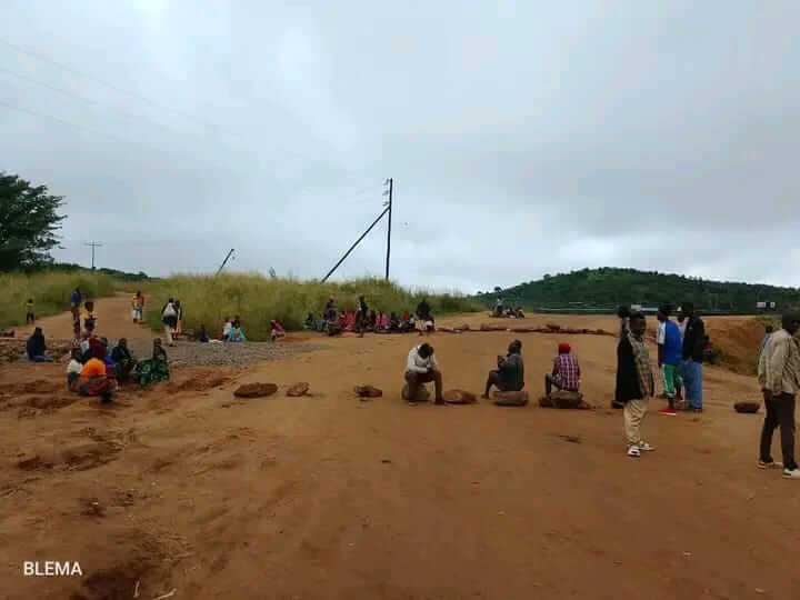 Villagers block road to Portland cement plant