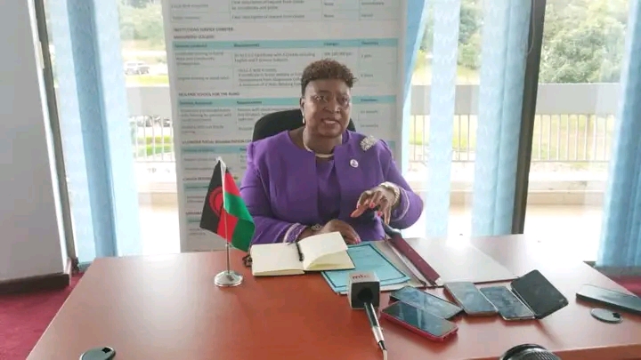 Minister Jean Sendeza