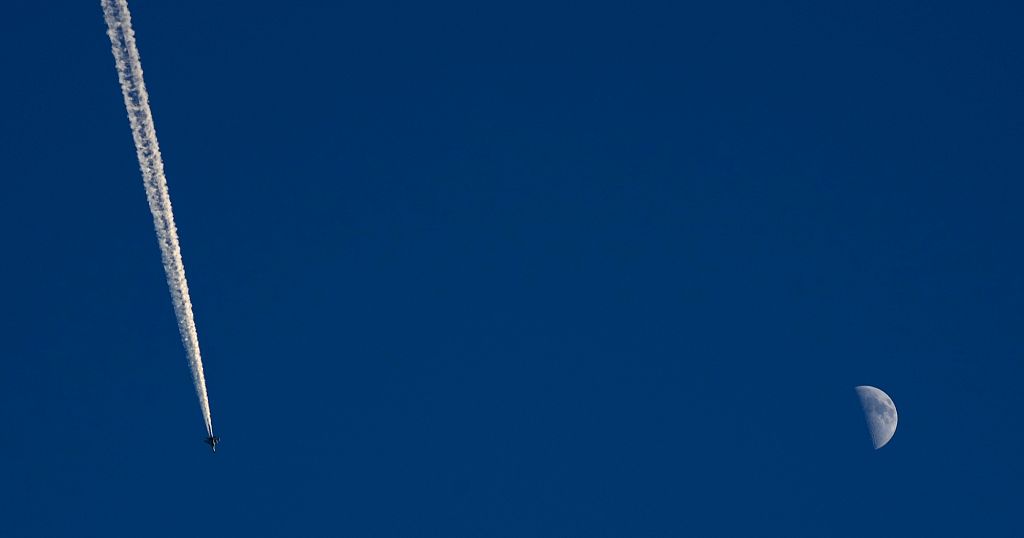 Researchers study using planes to cool the earth amidst global warming
