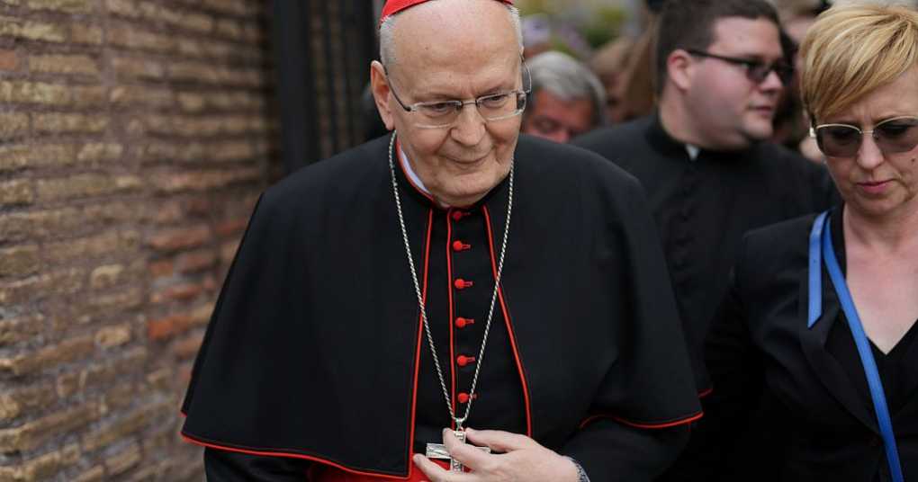 Cardinal Erdő leads mass before Papal Conclave”
