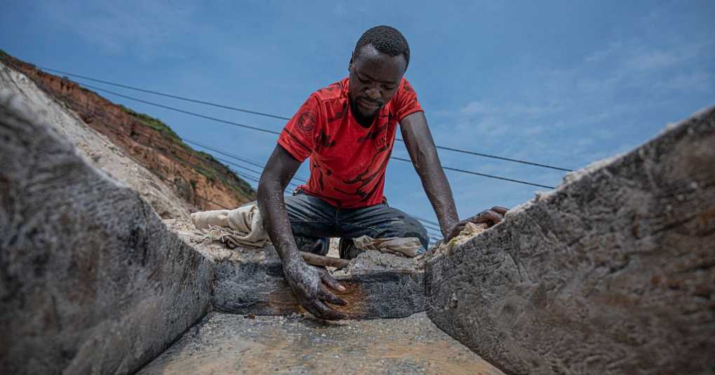 Congo’s coltan miners dig for world’s tech amid struggles