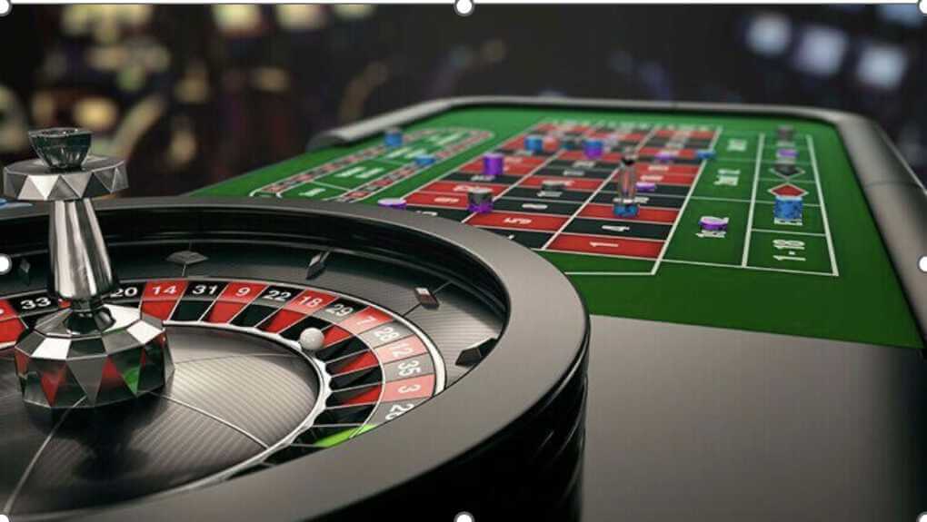 How does strategy choice influence poker winnings?
