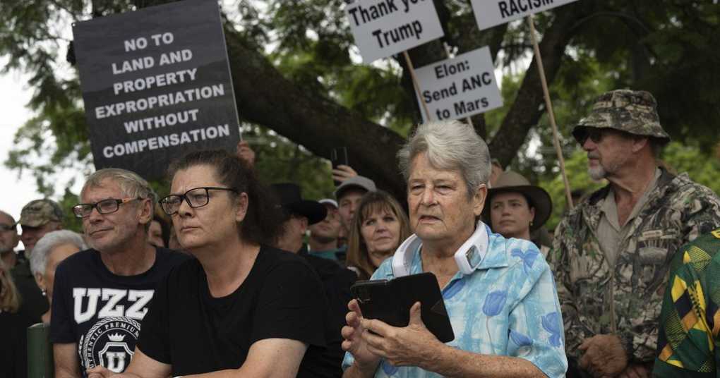 Reports that first white South African ‘refugees’ due to arrive in US next week