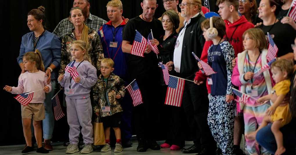 White South Africans welcomed in US not “refugees”, South African leaders and scholars say