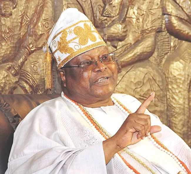 Wiseman Daniel’s Prophecy Confirmed: The Passing of Oba Sikiru Adetona and the “Phone Call” from Heaven