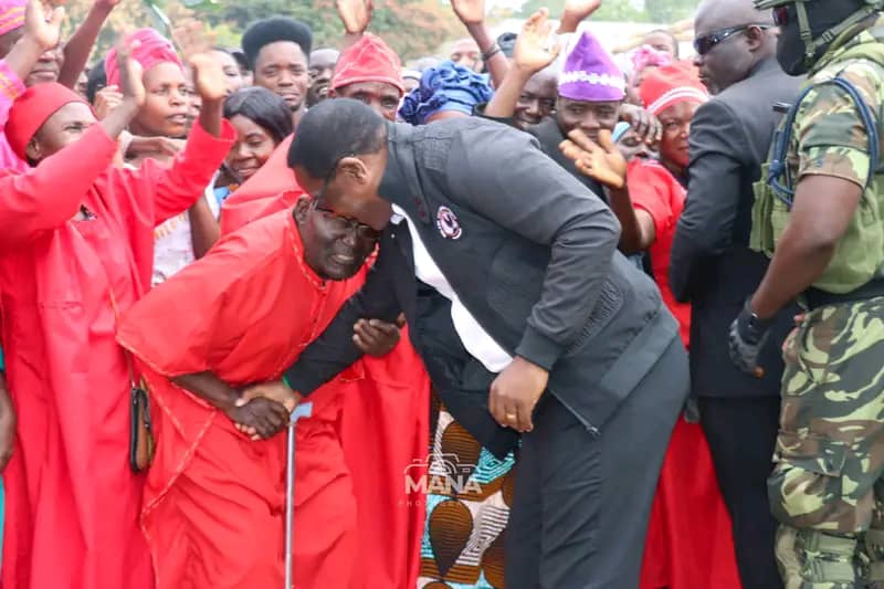 Chakwera hails Nkhotakota Chiefs, pledges clean water, M5 Road rehabilitation