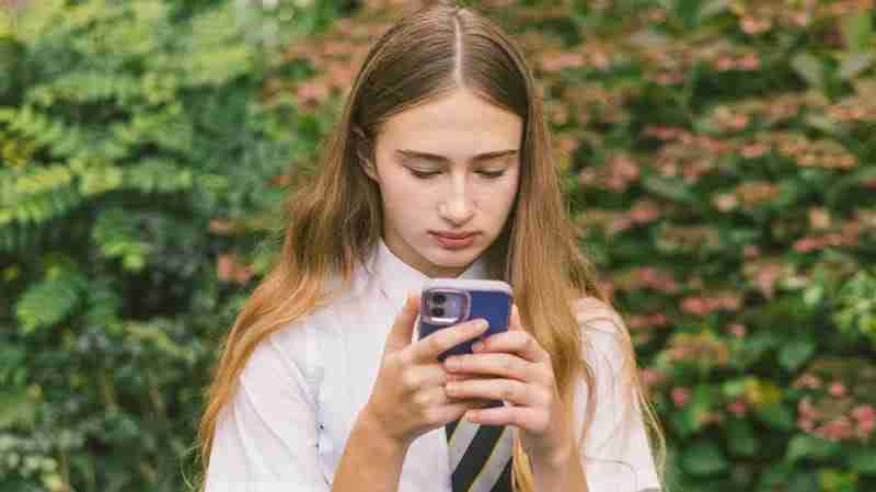 UK government trials social media bans, digital curfews for teenagers