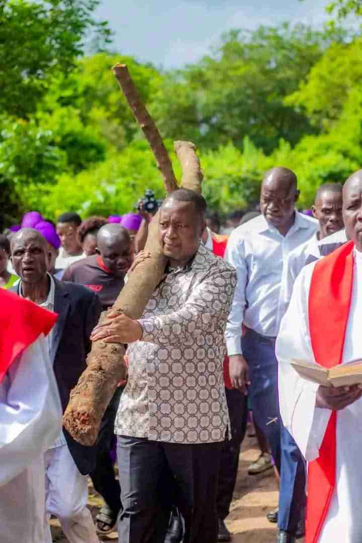 UTM leader Kabambe joins faithful in way of the cross devotion