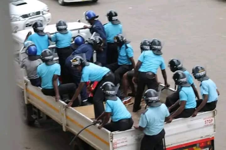 Harare deploys 300 police officers to clear street vendors as Govt ultimatum expires