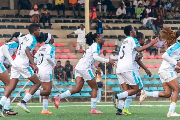 Silver ladies begin title defence with comeback victory