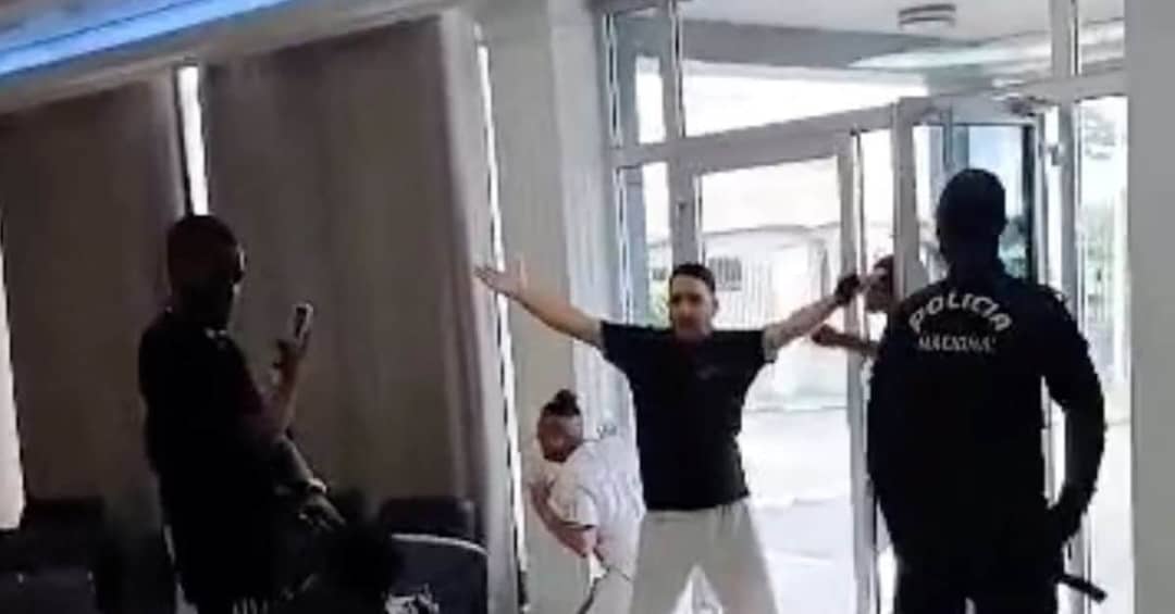 US deportees allegedly beaten, hooded, thrown down stairs in Equatorial Guinea